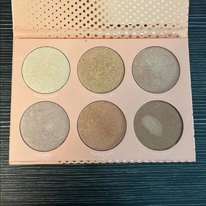 Colourpop In Nude Endo highlighter Palette